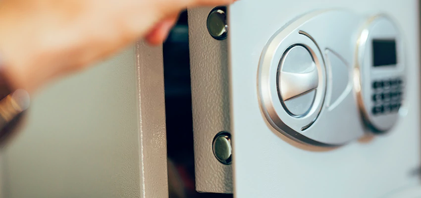 Fingerprint Safe Openers in Linda, CA